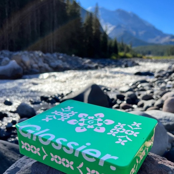 Glossier Cross Country Kit NWT - Picture 4 of 6